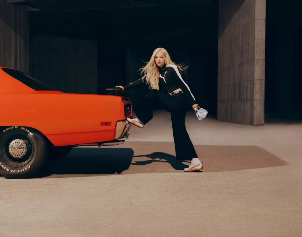 PUMA Speedcat x Rosé: velocidad en pausa, estilo en movimiento 2 PUMA Speedcat x Rose velocidad en pausa estilo en movimiento